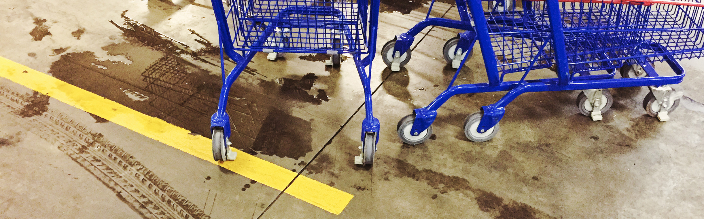 Wet and dirty floor at supermarket carts area produces a liability.